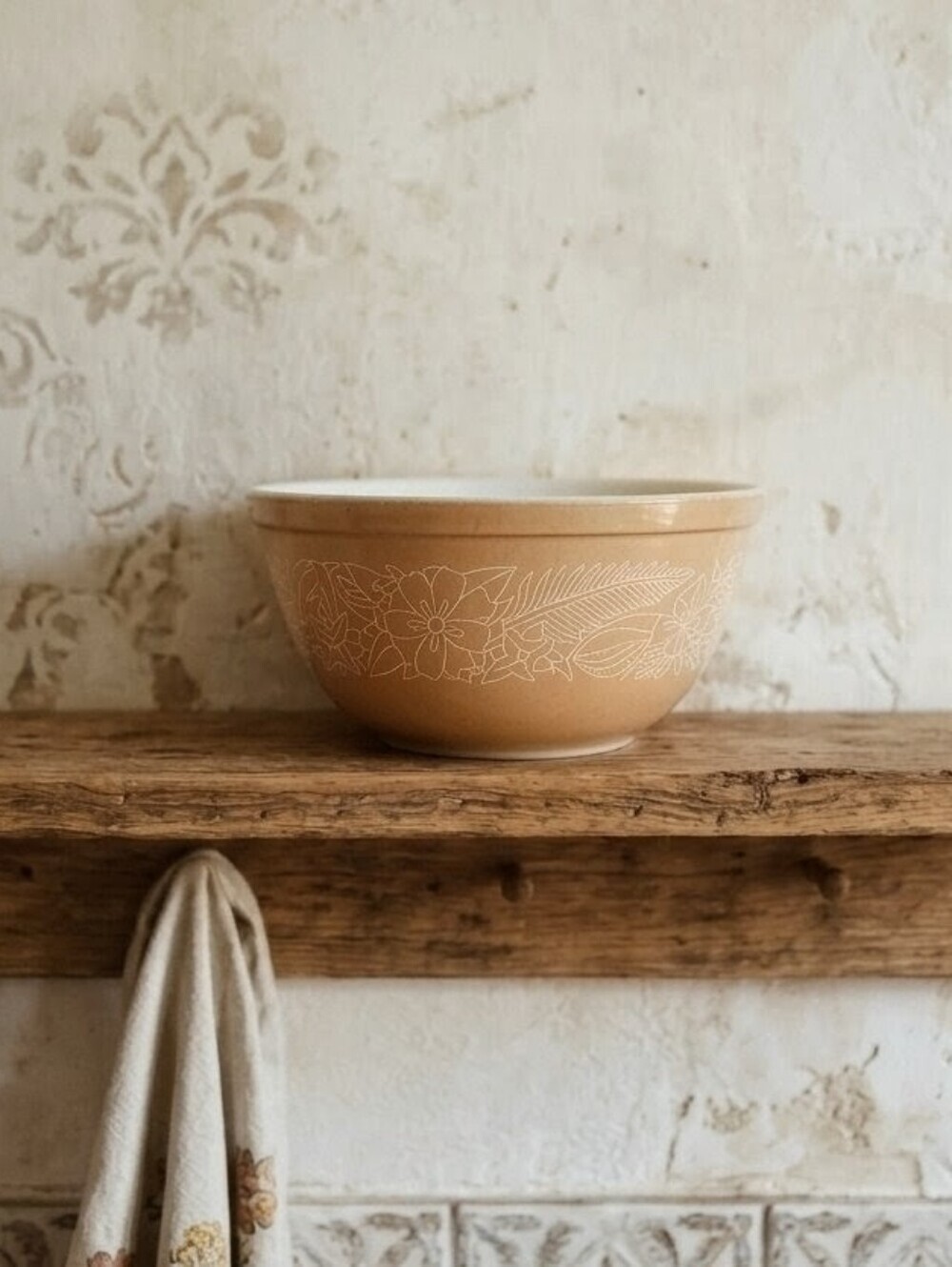 Pyrex Woodland Mixing Bowl – Vintage 1978–1983 – Brown Floral Pattern